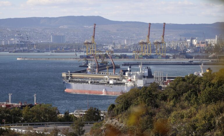 UE atakuje rosyjską flotę widmo LNG sankcjami w związku ze wzrostem obaw związanych z atakami hybrydowymi