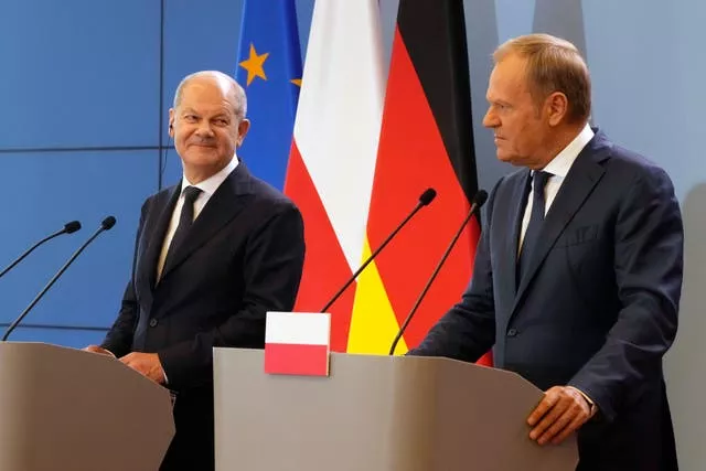 Kanclerz Niemiec Olaf Scholz i premier Polski Donald Tusk biorą udział w konferencji prasowej po polsko-niemieckich konsultacjach międzyrządowych w Warszawie 
