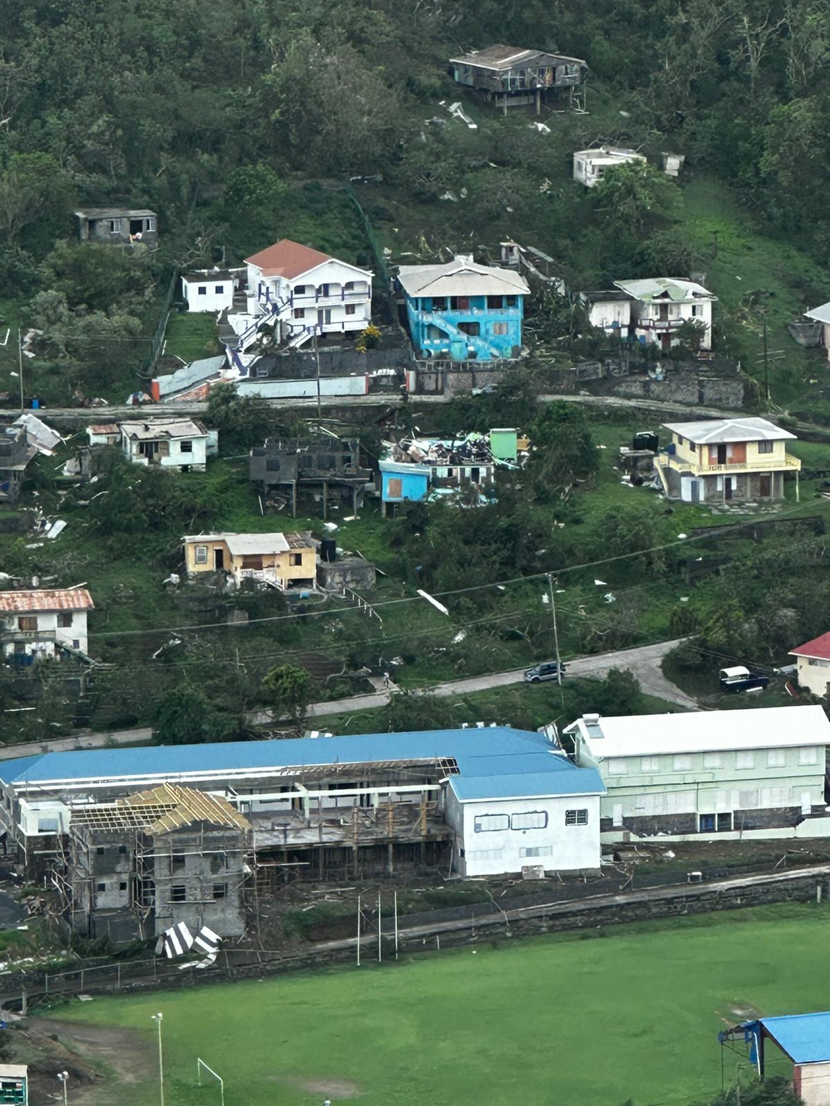 Huragan Beryl zniszczył kilka domów na wyspie Bequia, na zdjęciu