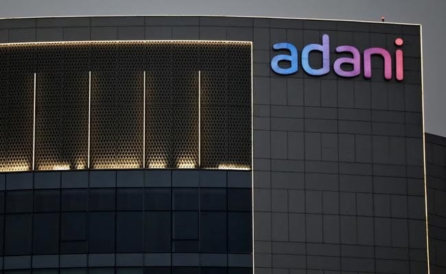 Grupa Adani, szefowa SEBI Madhavi Puri Buch, liderzy branży krytykują zdyskredytowane badania Hindenburga