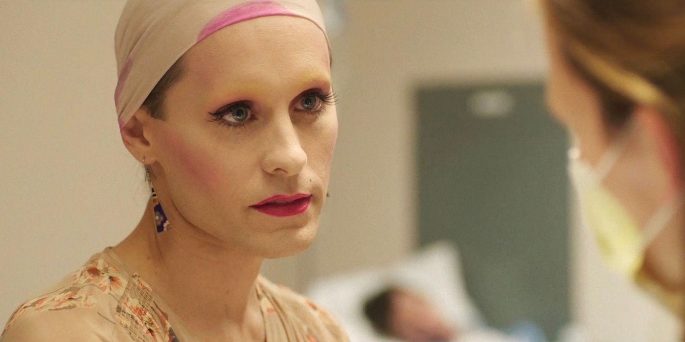 Jared Leto wygląda poważnie w filmie Dallas Buyers Club. 