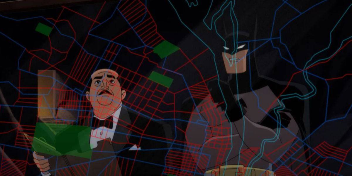 Od lewej do prawej: Alfred Pennyworth i Batman patrzą na mapę Gotham w filmie „Batman: Caped Crusader”