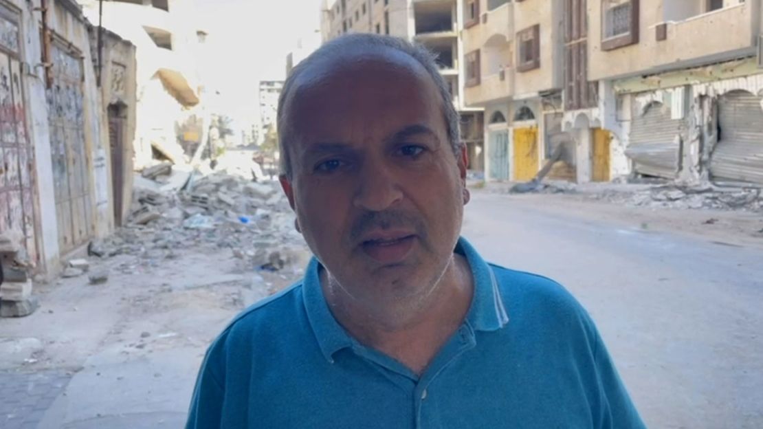 Tareq Ghanem, pokazany w Tal al-Hawa na północy Gazy 12 lipca, powiedział CNN, że Palestyńczycy „umierają na ulicach”, podczas gdy siły izraelskie wycofują się z tego obszaru.