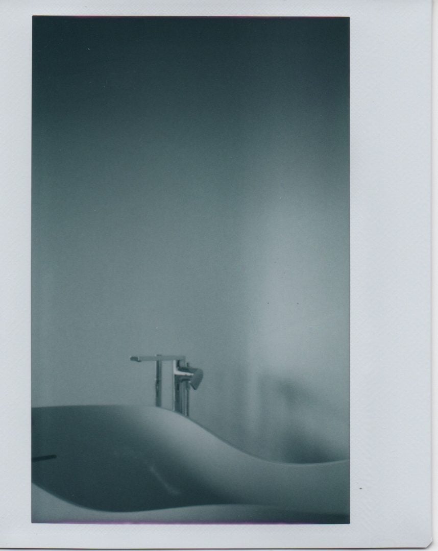 Rysunek 8. Monochromatyczny film Instax idealnie nadaje się do tego systemu DIY 4x5.