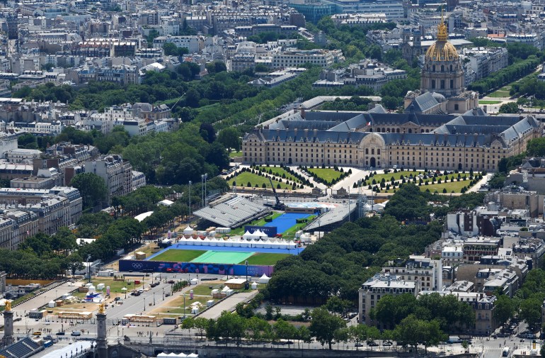 Widok z lotu ptaka przedstawia Hotel des Invalides i obiekt Invalides do uprawiania łucznictwa, lekkoatletyki i kolarstwa przed Igrzyskami Olimpijskimi i Paraolimpijskimi Paryż 2024 w Paryżu, Francja, 10 lipca 2024 r. REUTERS/Gonzalo Fuentes