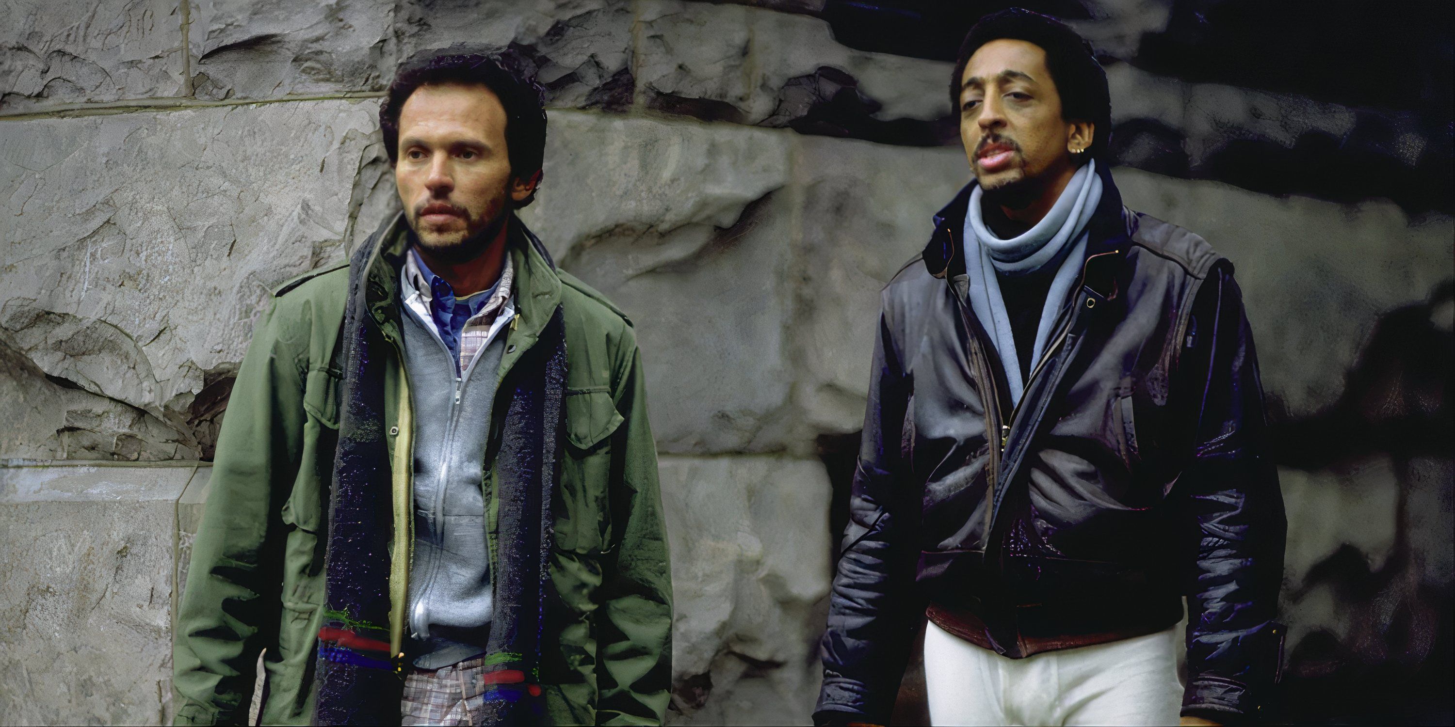 Billy Crystal i Gregory Hines stoją na ulicy bez spodni w filmie Running Scared.