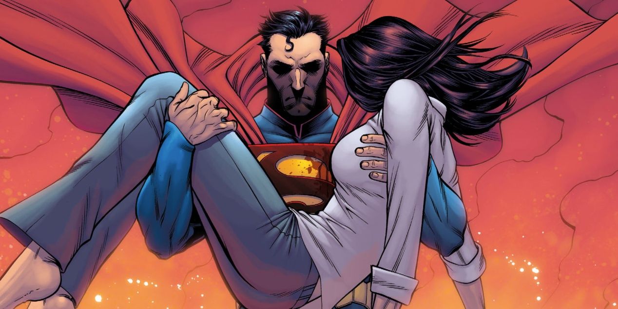 DC Injustice Superman trzyma Lois Lane na rękach i wygląda bardzo groźnie