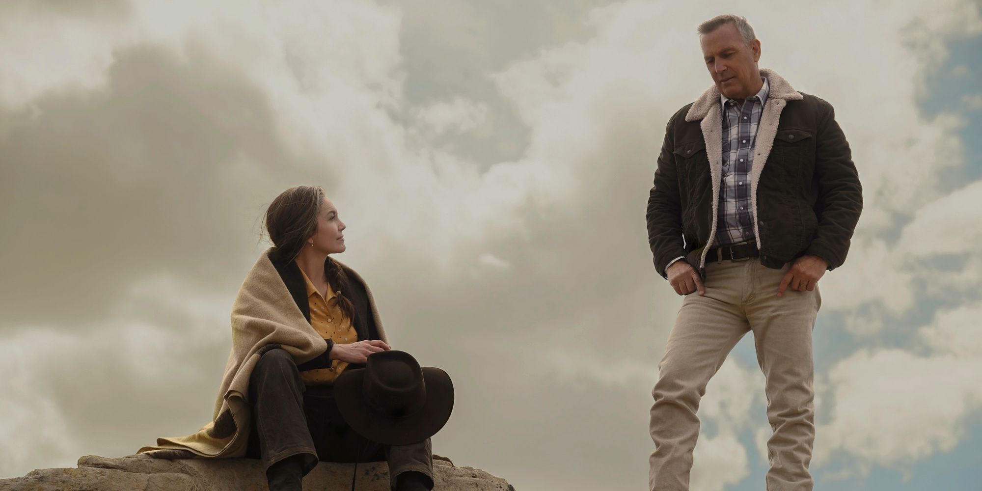 Diane Lane i Kevin Costner rozmawiają w filmie Let Him Go