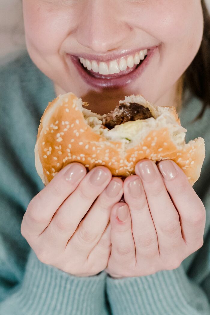 Gwiazda Internetu umiera z powodu przejedzenia podczas transmitowanego na żywo wyzwania Mukbang