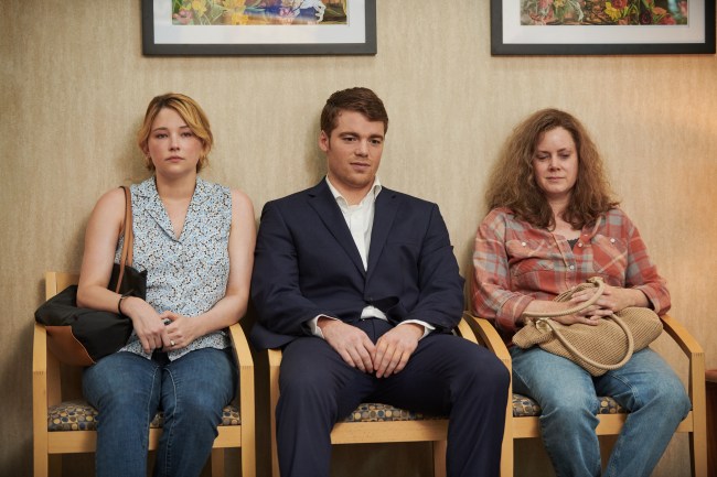 HILLBILLY ELEGY: (od lewej do prawej) Haley Bennett („Lindsay”), Gabriel Basso (JD Vance), Amy Adams („Bev”). Zdjęcie Cr. Lacey Terrell/NETFLIX © 2020