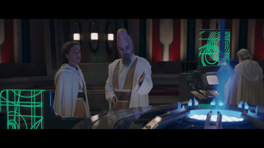 Ki-Adi-Mundi (Derek Arnold) pojawia się w przełomowym momencie w The Acolyte Sezon 1 Odcinek 4 „Dzień” (2024), Disney