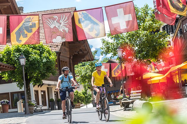 Gstaad w Szwajcarii to idealne miejsce na wycieczkę rowerową latem