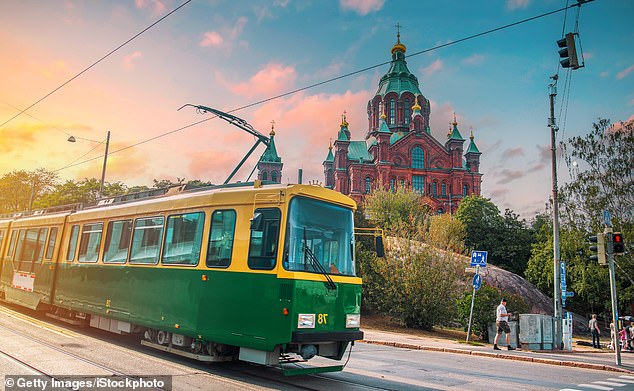 Helsinki, stolica Finlandii, letni wieczór, w oddali widać Katedrę Uspieńską