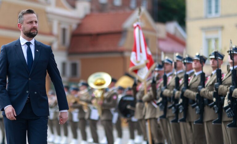 Polski rząd zaprzecza doniesieniom o 25% cięciu wydatków na obronę i mówi, że „może za tym stać Rosja”