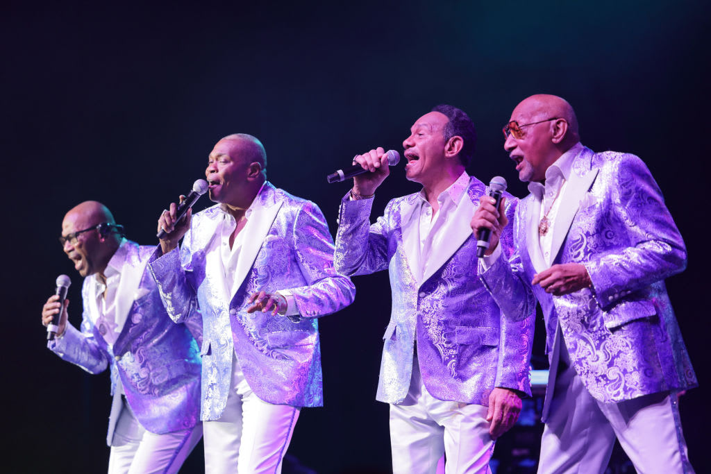 (LR) Lawrence Payton Jr., Alexander Morris, Ronnie McNeir i Abdul Duke Fakir z The Four Tops występują w Berlinie.