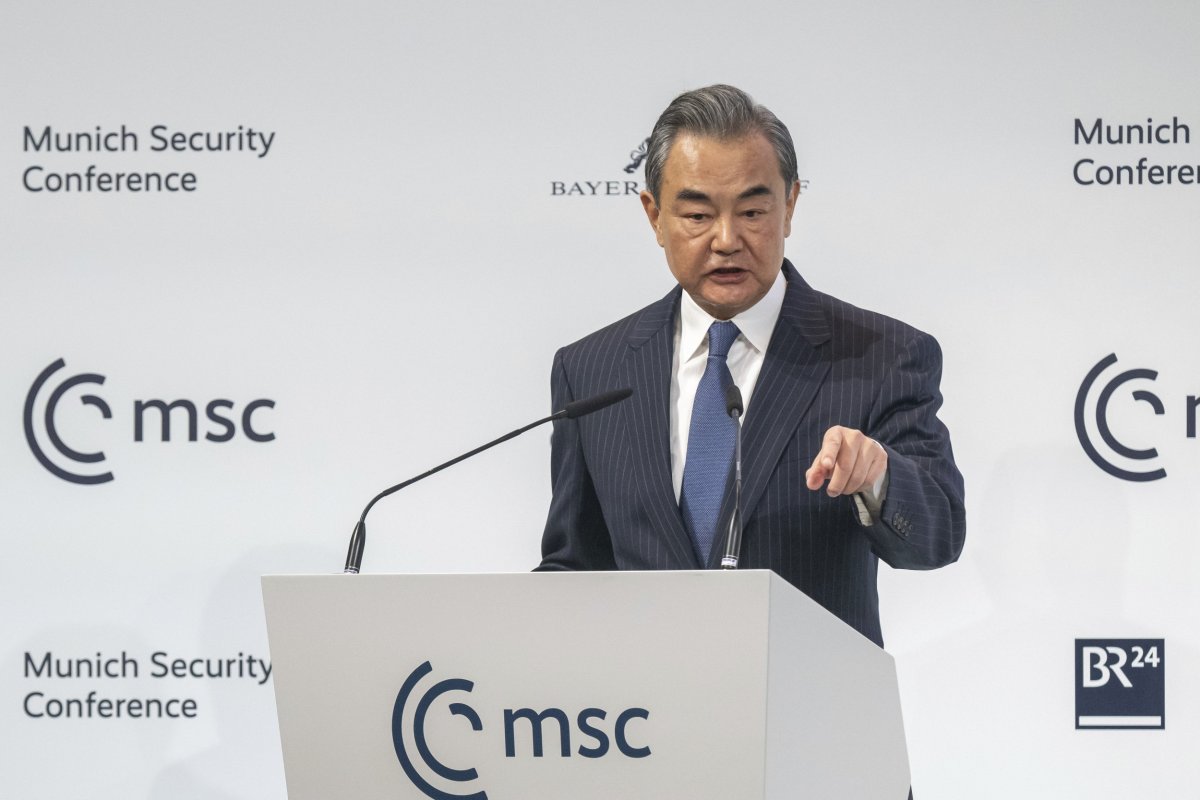 Wang Yi z Chin odpowiada NATO