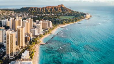 NIE UŻYWAJ PONOWNIE tylko raz - Plaża Waikiki z Leahi (Diamentową Głową) w tle, rodzina na Hawajach 