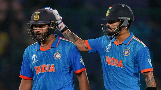 Rohit Sharma i Virat Kohli z Indii podczas meczu Pucharu Świata w Krykiecie Mężczyzn ICC 2023 w Nowym Delhi (PTI)