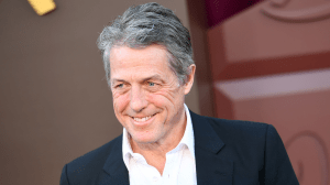 Hugh Grant na premierze filmu „Wonka” w Los Angeles