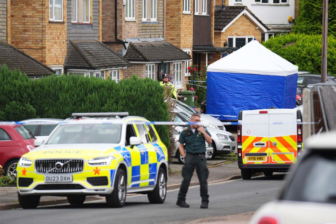 Policja i służby ratunkowe na miejscu zabójstwa w Bushey, Hertfordshire, Anglia, 10 lipca 2024 r.