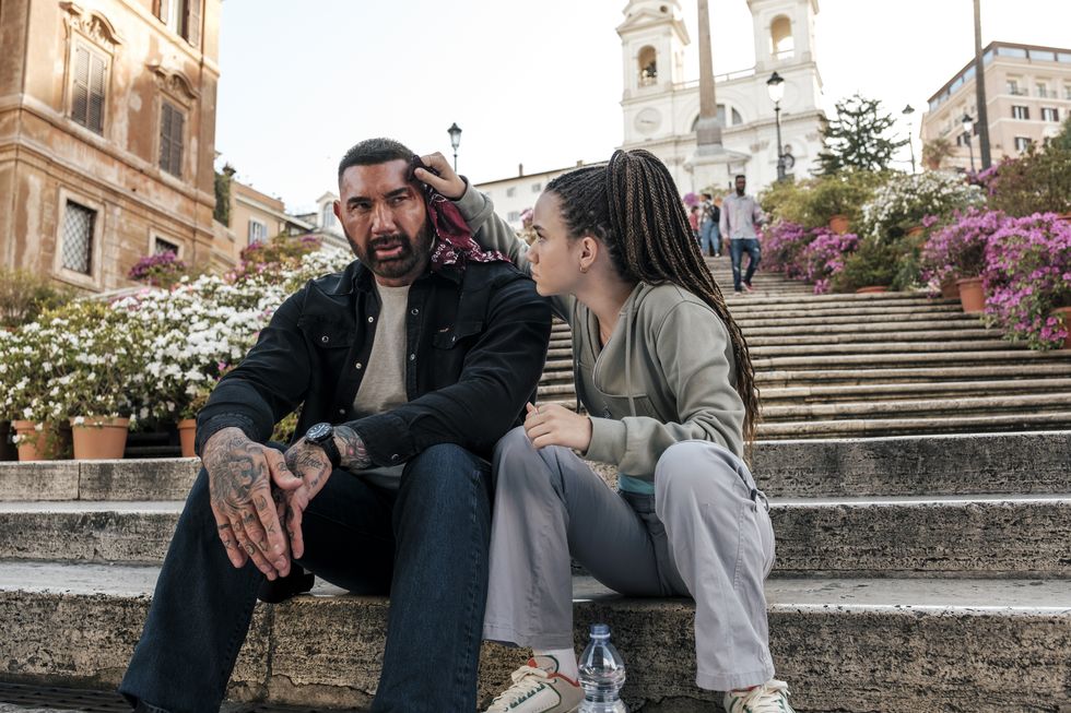 dave bautista jako jj, chloe coleman jako sophie, mój szpieg 2 wieczne miasto