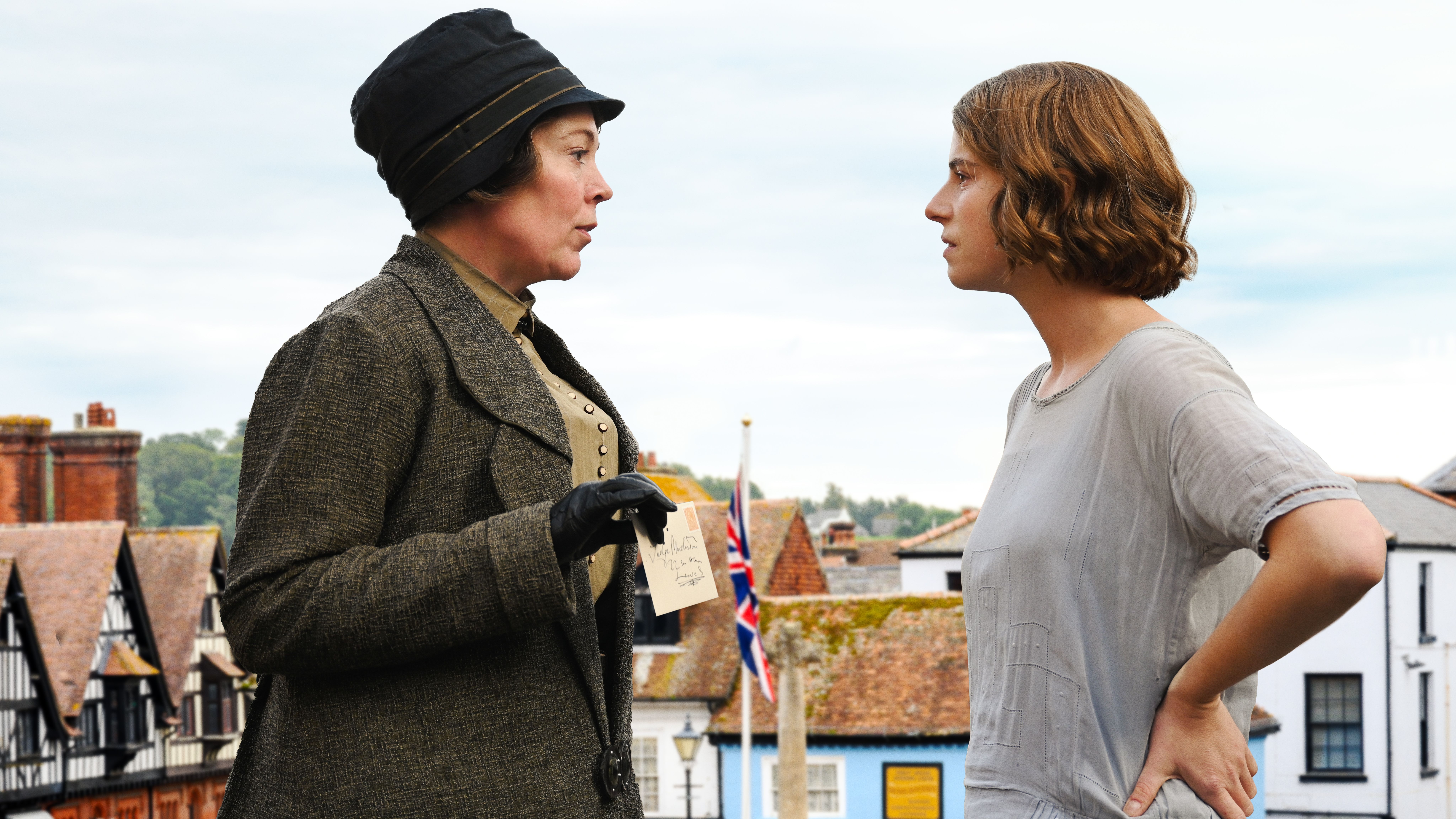 Edith (Olivia Colman) i Rose (Jessie Buckley) w trakcie rozmowy w 