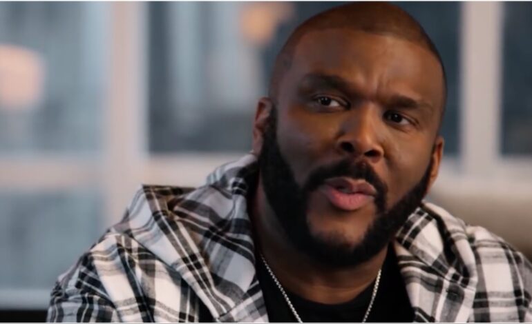 Odnowiony klip „Black AF” ujawnia, co Tyler Perry myśli o rankingach Rotten Tomatoes i negatywnych recenzjach, ponieważ krytycy sugerują, że powinien zmienić swoją formułę tworzenia filmów