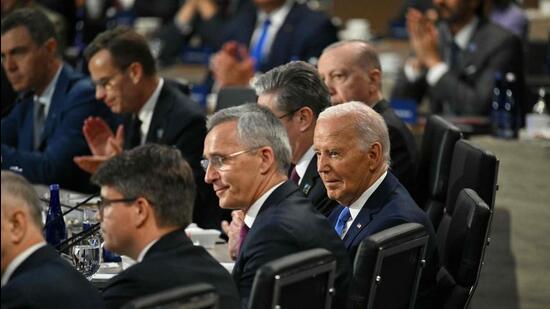 Prezydent USA Joe Biden bierze udział w sesji roboczej szczytu NATO w Walter E Washington Convention Center w Waszyngtonie, w czwartek. (AFP)