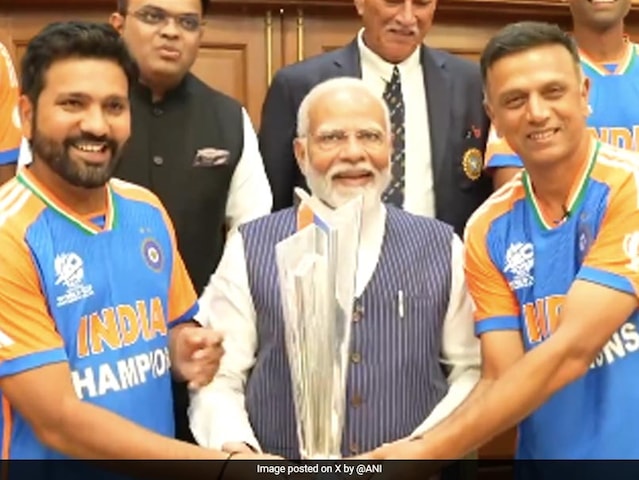 Relacje na żywo z parady zwycięstwa drużyny Indii na Pucharze Świata T20 2024: Kibice na Marine Drive i stadionie Wankhede czekają na Rohita Sharmę i spółkę