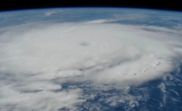 Śledzenie huraganu Beryl: Burza kategorii 4 uderza w Jamajkę, przemieszczając się przez Karaiby