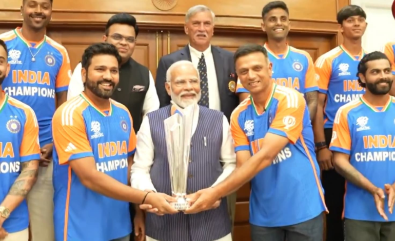 Premier Modi śmieje się serdecznie z Rohitem, Kohlim i Dravidem, pozuje do zdjęć z mistrzami świata T20 z Indii