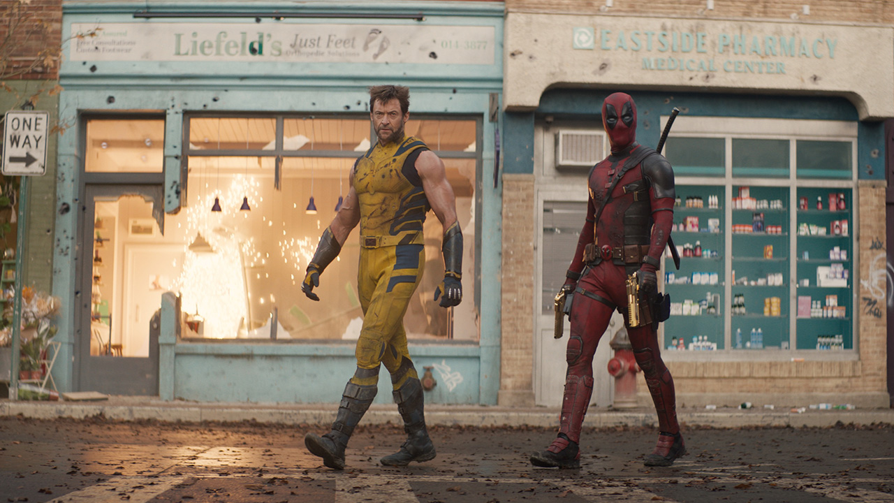 Hugh Jackman jako Wolverine i Ryan Reynolds jako Deadpool w filmie Deadpool i Wolverine wytwórni Marvel Studios.