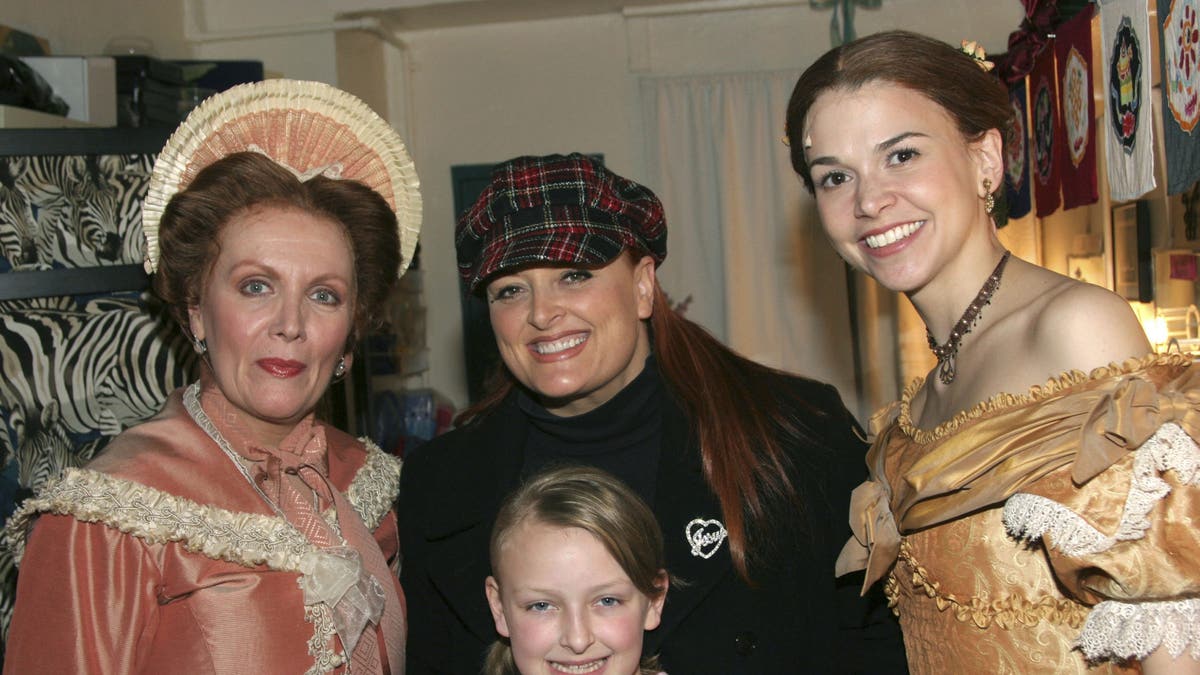 Maureen McGovern, Wynonna Judd, córka Grace i Sutton Foster w 2014 roku