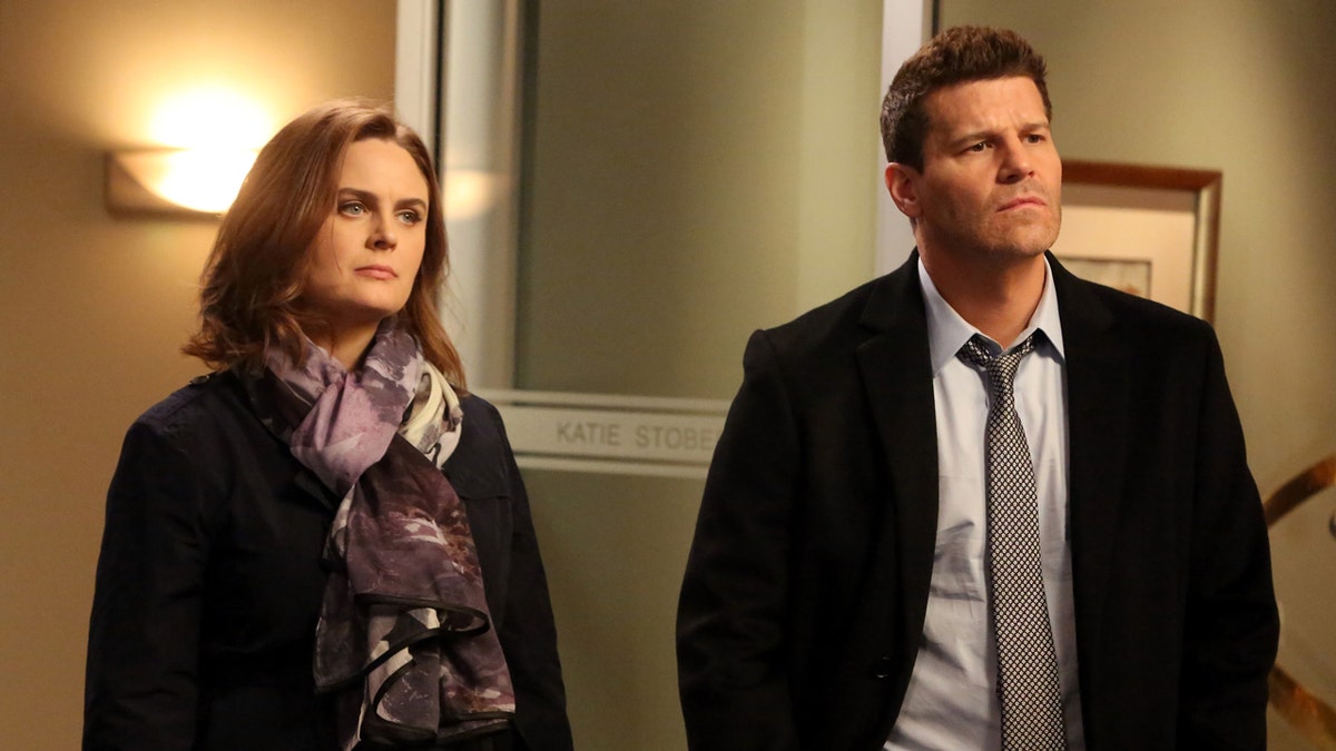 Emily Deschanel i David Boreanaz na "Kości"