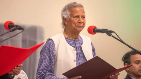 EPA Laureat Pokojowej Nagrody Nobla Muhammad Yunus został w czwartek zaprzysiężony na szefa tymczasowego rządu Bangladeszu