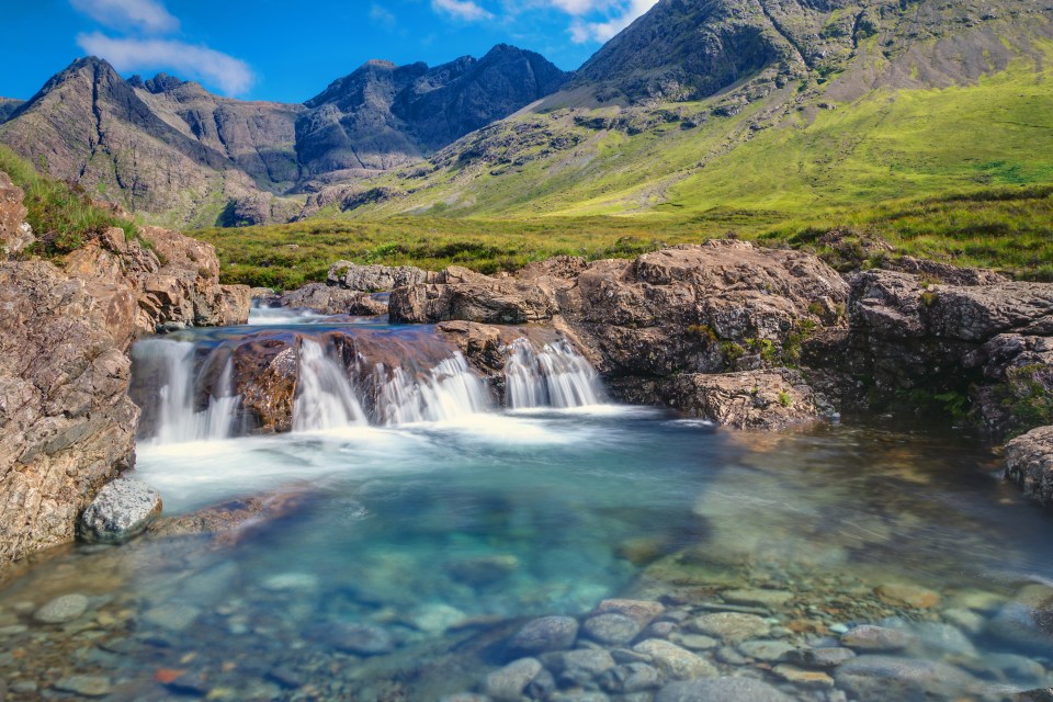 Na wyspie Skye znajdują się słynne stawy Fairy Pools