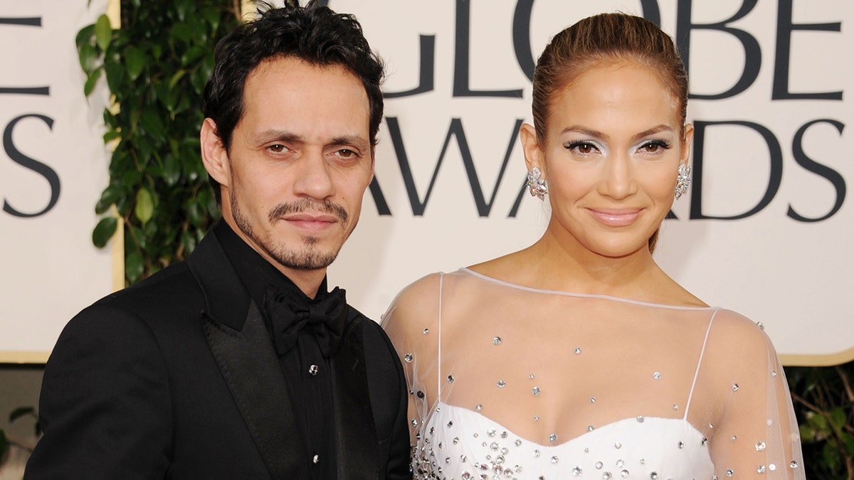 Marc Anthony i Jennifer Lopez na czerwonym dywanie Złotych Globów.