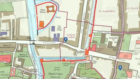 Warstwy Londynu Mapa skupia się tylko na jednej części Londynu. Jest więzienie, a rzeka została przekierowana. Niektóre z oznaczonych budynków obejmują kościoły, cysterny, ogrody i uczelnie