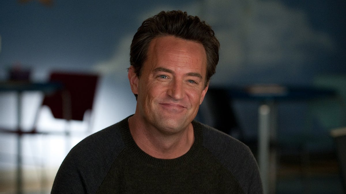 Uśmiechnięty Matthew Perry