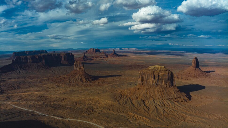 Na zdjęciu miejsca kręcenia filmu „Dark Winds”: Monument Valley Navajo Tribal Park