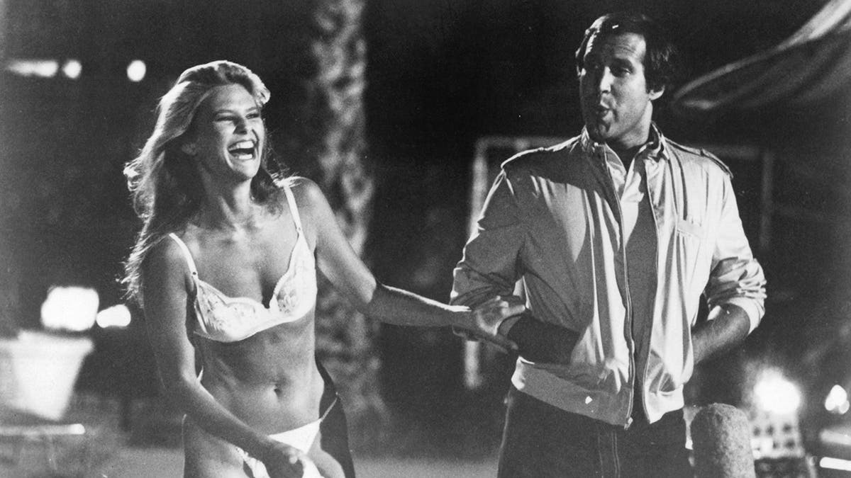 Chevy Chase i Christie Brinkley w filmie W krzywym zwierciadle: Wakacje