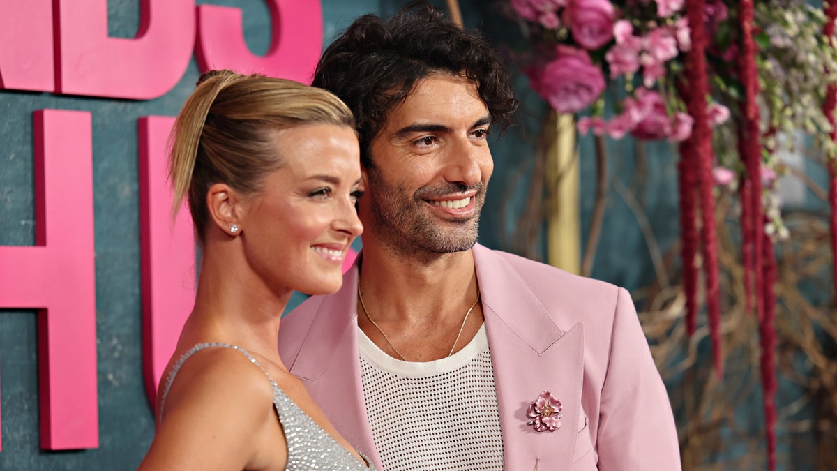 Justin Baldoni i jego żona na premierze