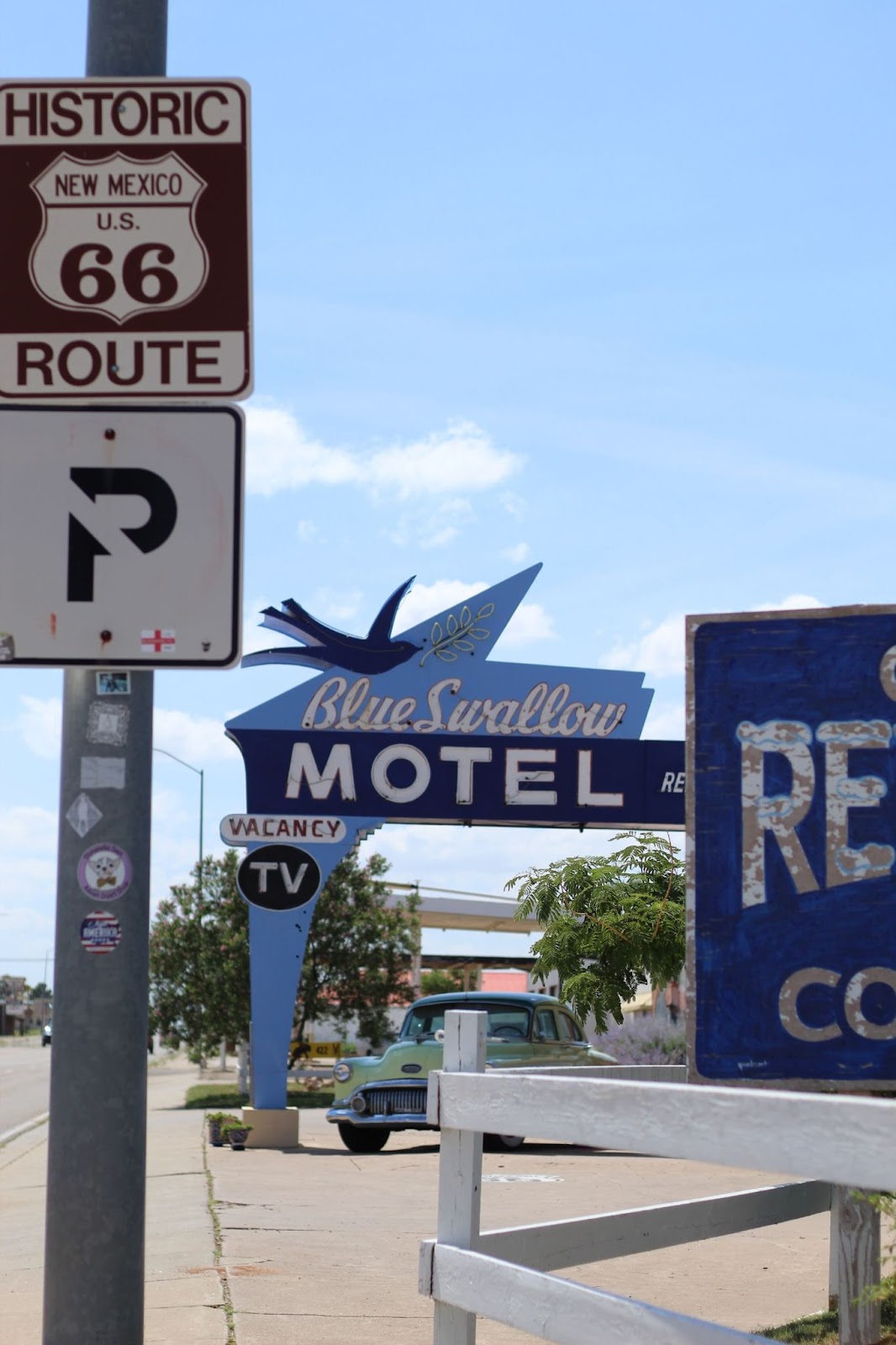 Motel Blue Swallow