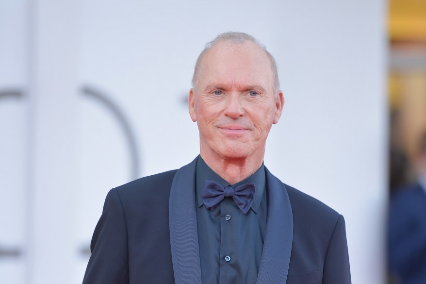 Michael Keaton pojawia się na czerwonym dywanie podczas premiery filmu "Sok z żuka Sok z żuka" podczas 81. Międzynarodowego Festiwalu Filmowego w Wenecji, który odbędzie się 28 sierpnia 2024 r. w Wenecji we Włoszech. 