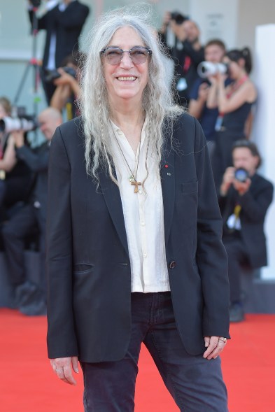 Patti Smith pojawia się na czerwonym dywanie podczas pokazu filmu "Sok z żuka Sok z żuka" podczas 81. Międzynarodowego Festiwalu Filmowego w Wenecji, który odbędzie się 28 sierpnia 2024 r. w Wenecji we Włoszech.