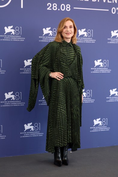 Isabelle Huppert bierze udział w "Wenecja 81 Jury" sesja zdjęciowa podczas 81. Międzynarodowego Festiwalu Filmowego w Wenecji, 28 sierpnia 2024 r. w Wenecji we Włoszech.