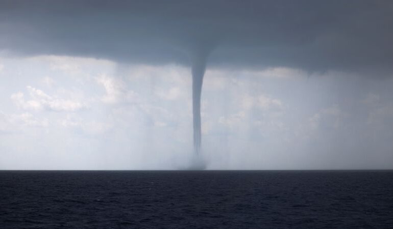 Tornado prawdopodobnie zatopiło jacht Bayesa. Eksperci twierdzą, że Morze Śródziemne staje się coraz bardziej niebezpieczne