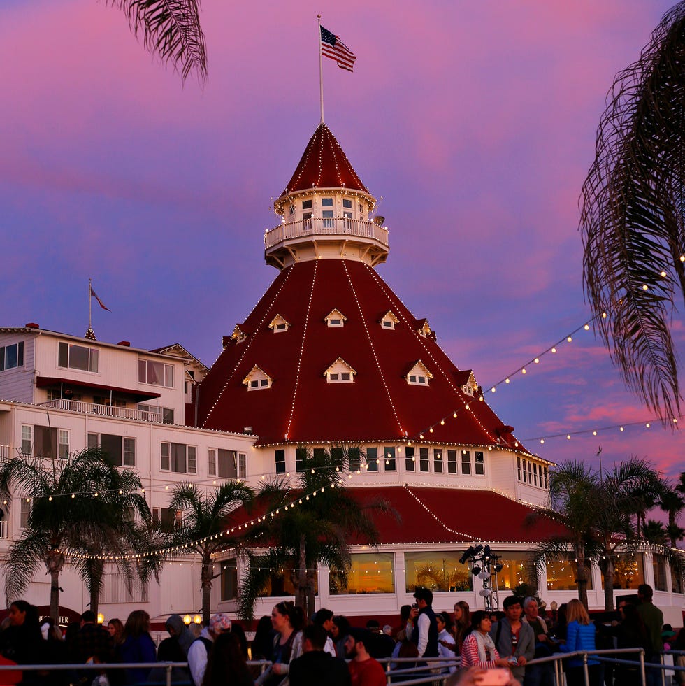 słynny hotel z widokiem na ocean del coronado o zachodzie słońca w coronado w kalifornii