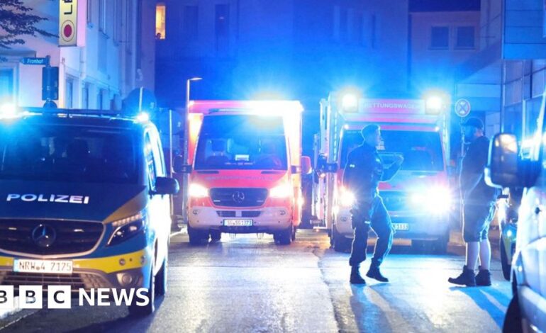 Niemiecka policja szuka nożownika po tym, jak trzy osoby zginęły na festiwalu w Solingen