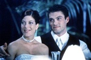 BEVERLY HILLS, 90210, od lewej: Tori Spelling, Brian Austin Green, „Ode to Joy”, sezon 10, odcinek 27, wyemitowany 17.05.2000, 1990-2000. ph: Carin Baer /TM i copyright © Fox Network. Wszelkie prawa zastrzeżone. / Uprzejmość Everett Collection